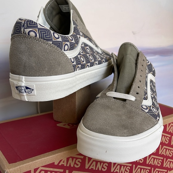 Vans Men’s Old Skool
Geo Trek Olive
VN0007NTOLV
Sneakers - Picture 9 of 16